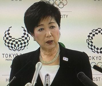 小池知事着用・東京オリンピック公式ピンバッジ☆２２００円～アマゾン